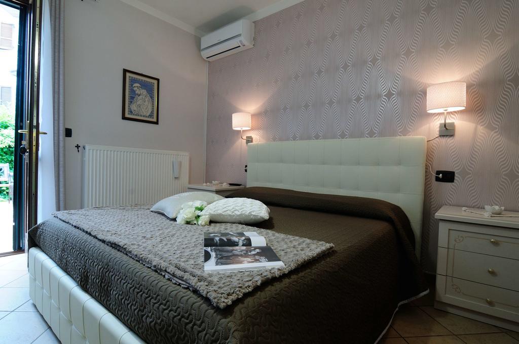 Hostal Residenza Cieloterra Rivotorto Exterior foto